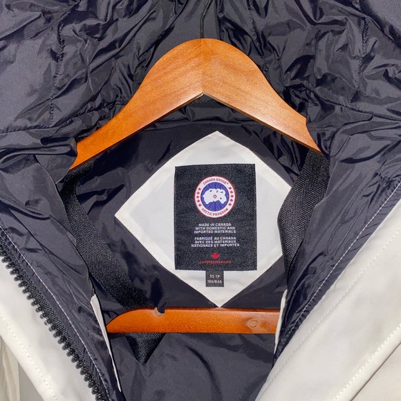 Women’s Canada goose long jacket - Picture 2 of 4